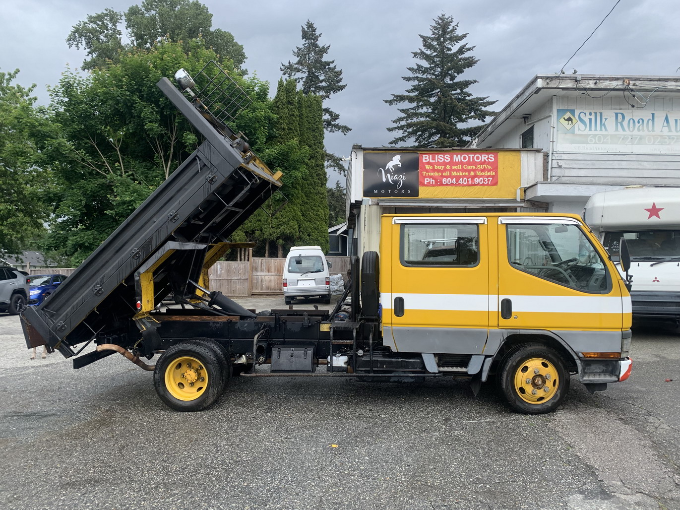 Mitsubishi
                      canter