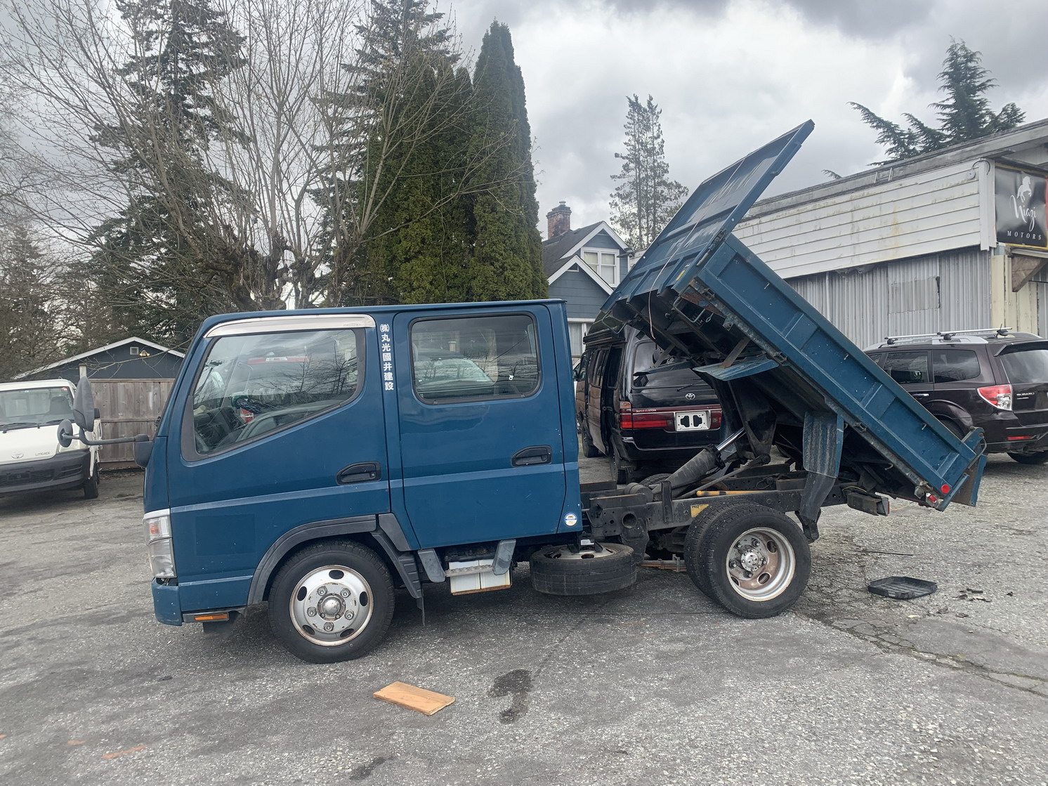 Mitsubishi
                      Canter
