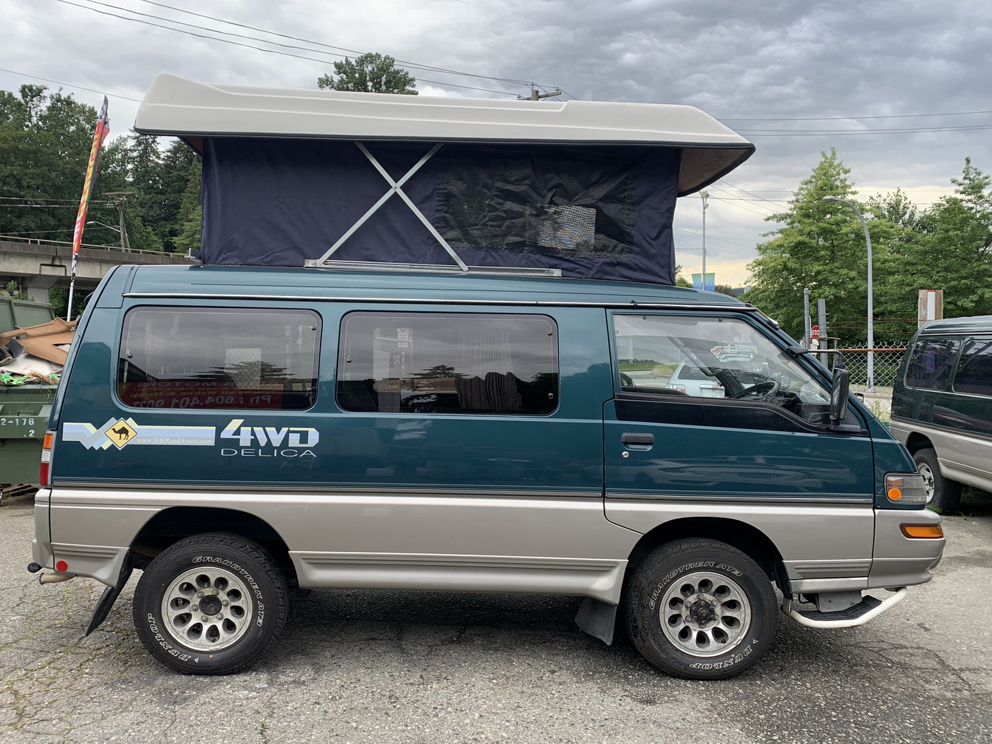 Delica with
                      poptop