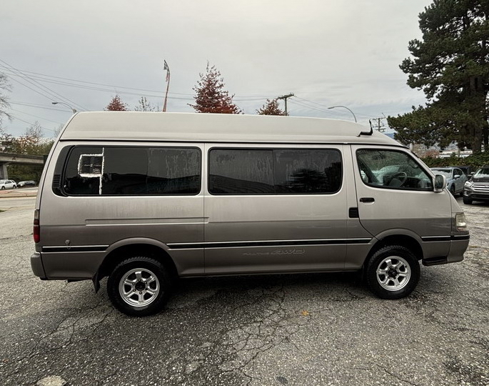 Toyota
                      hiace camper van