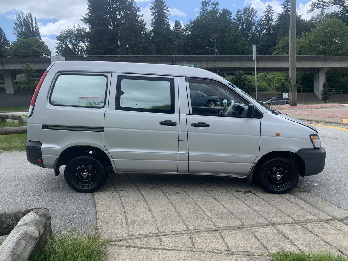 Toyota LiteAce
                      van