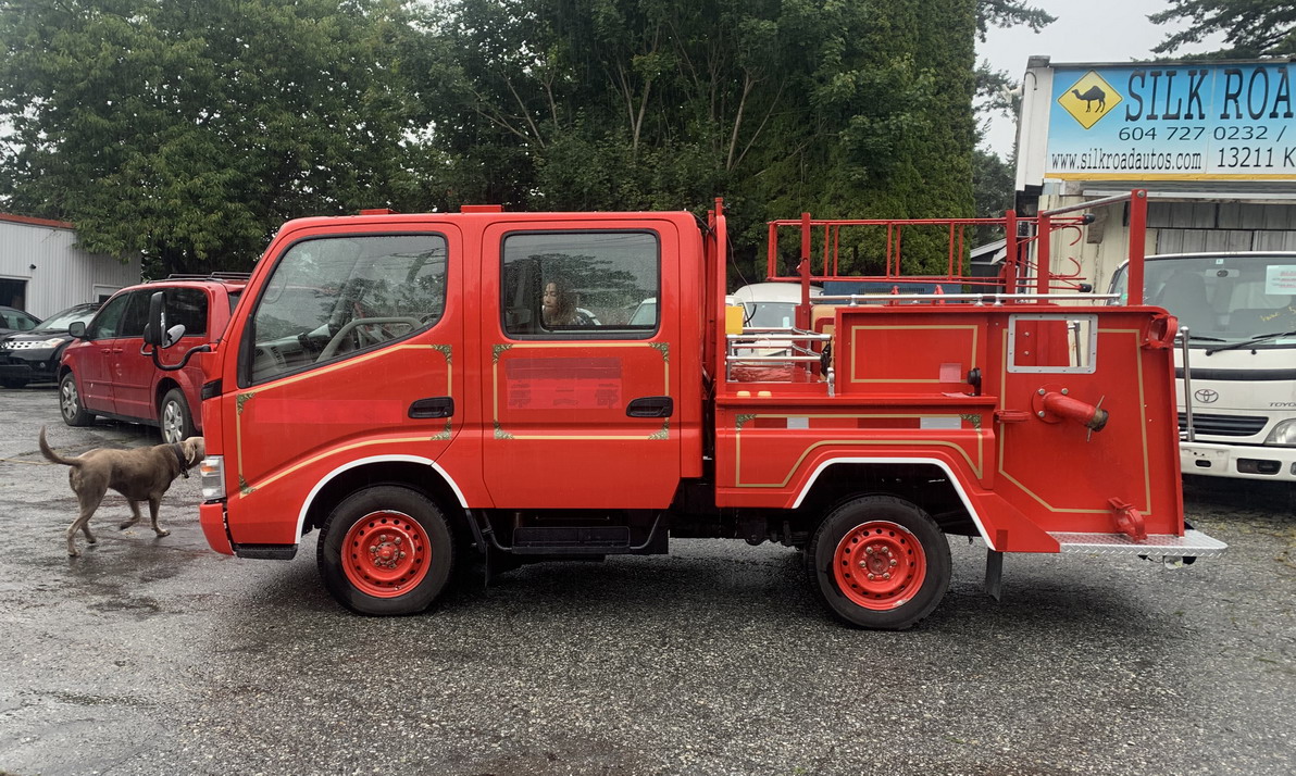 Toyota
                      hiace camper van