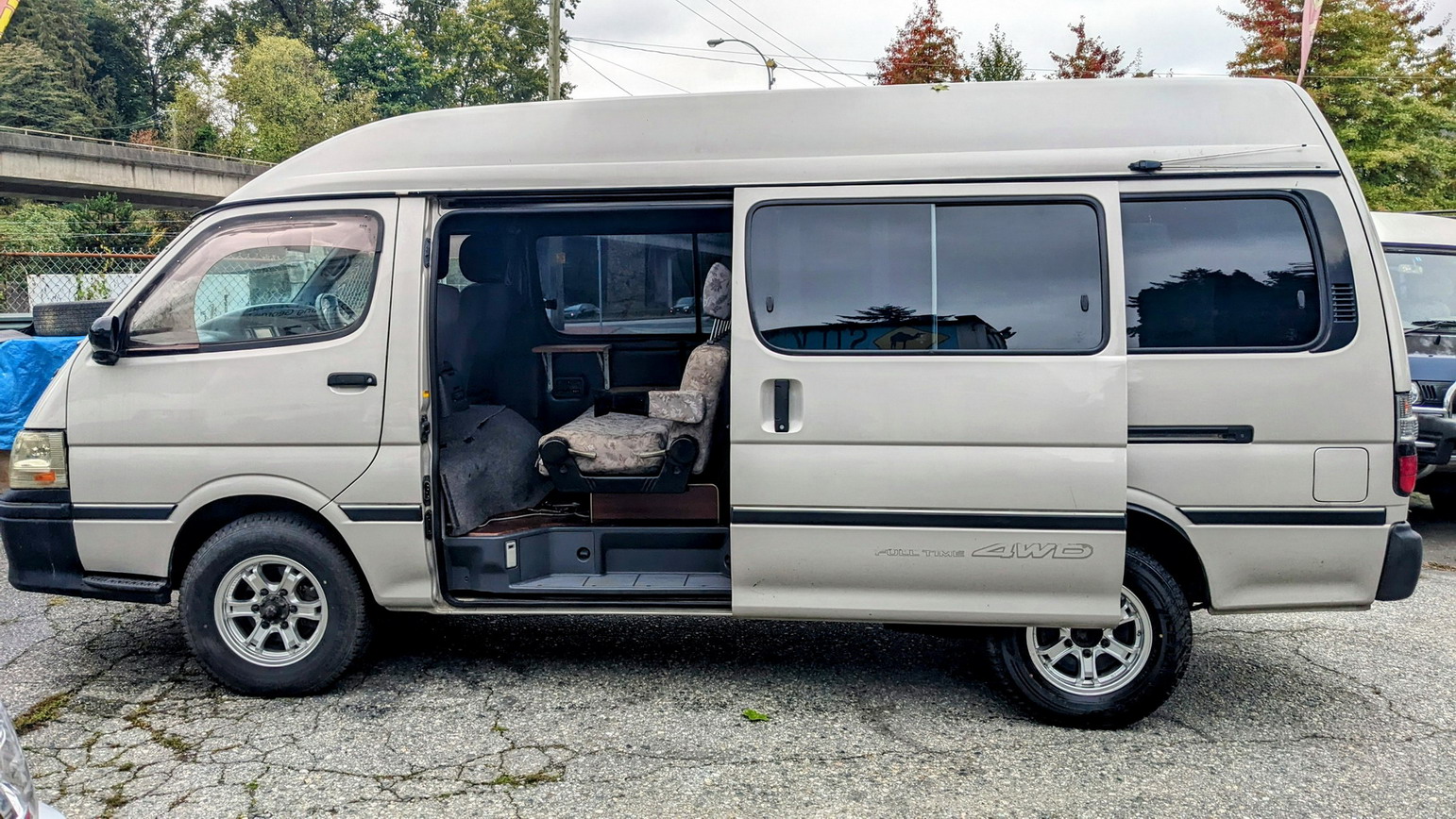 Toyota
                      hiace camper van