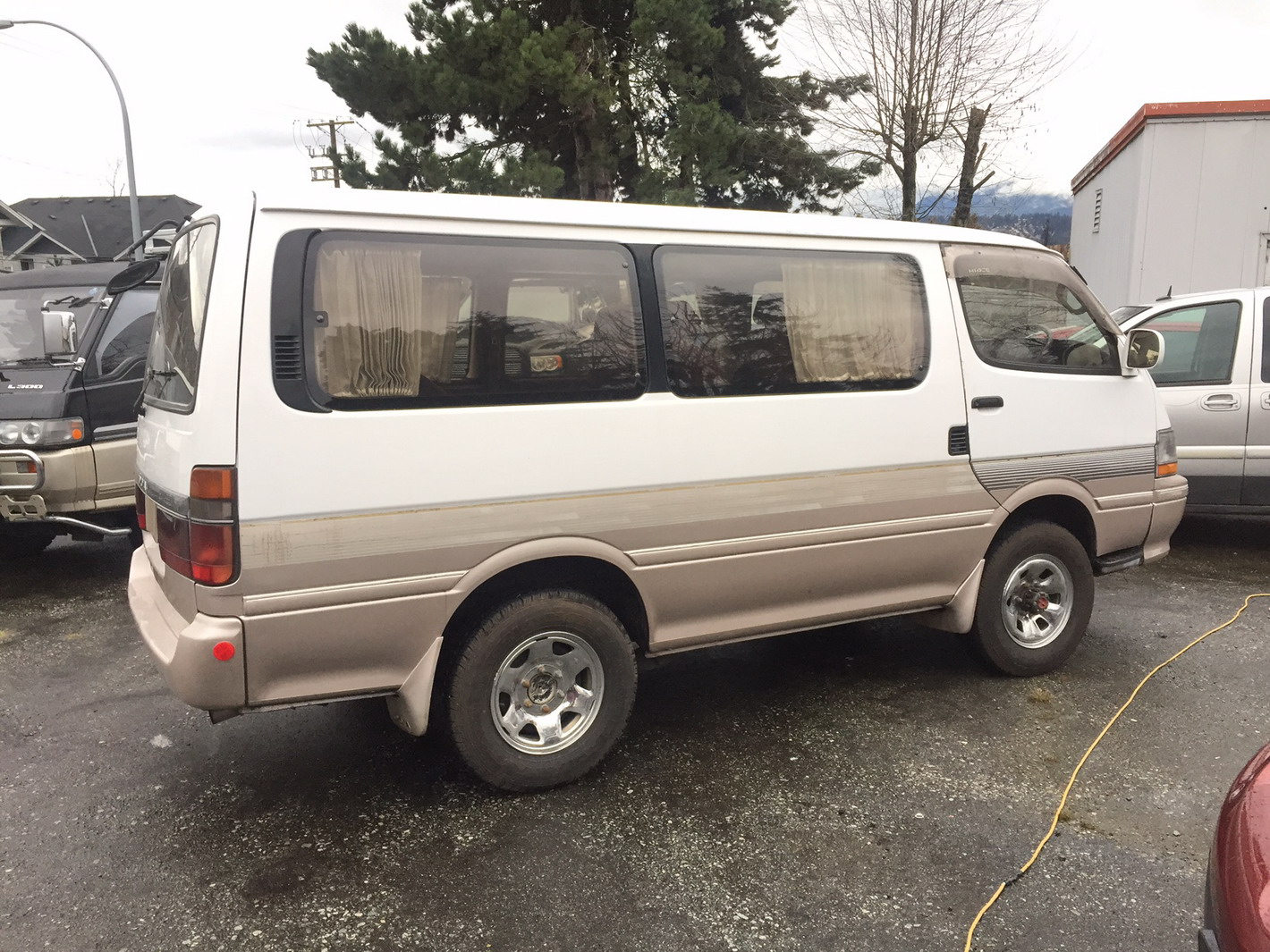 Toyotahiace
                      campervan