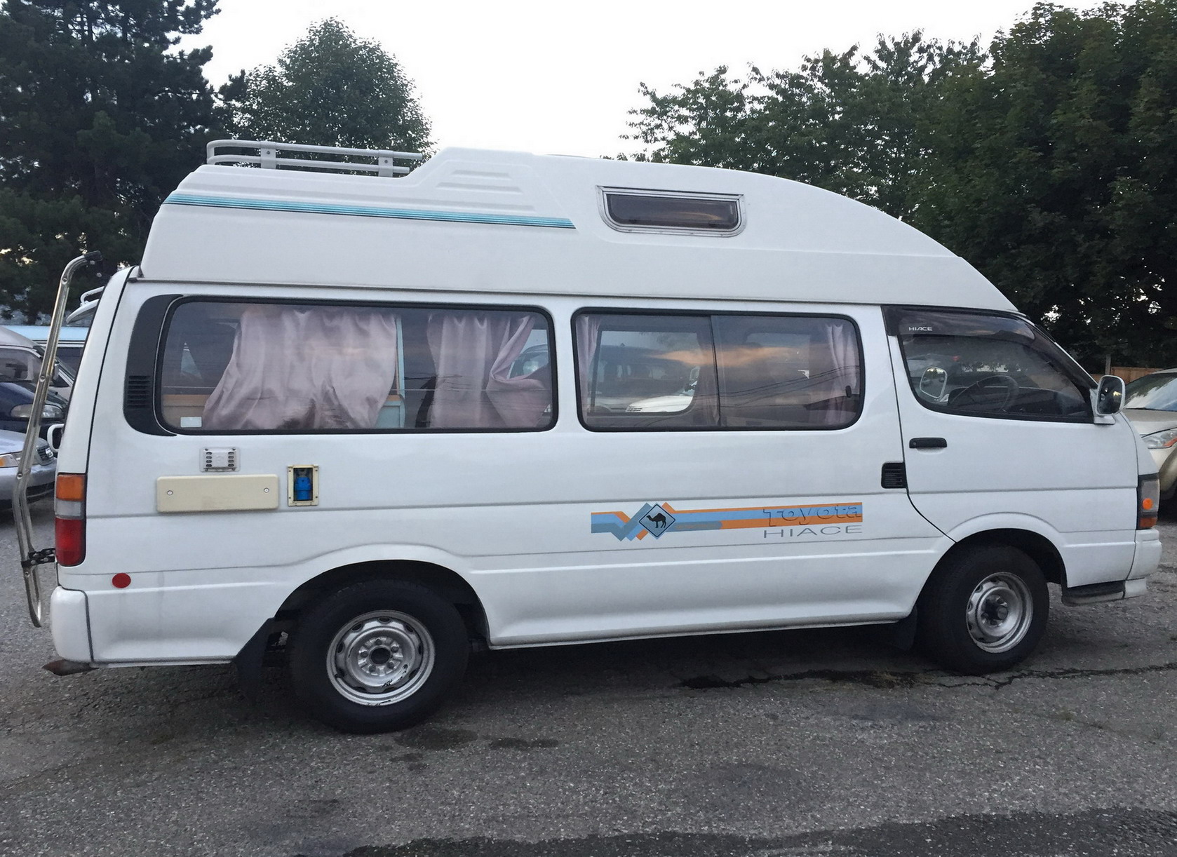 Toyota
                      hiace camper van