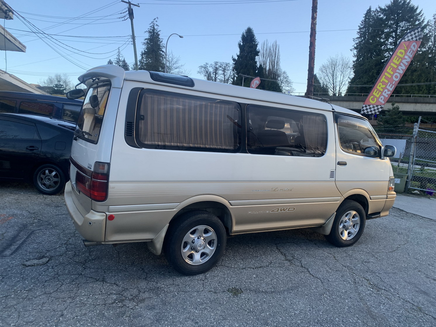 Toyota
                      hiace camper van