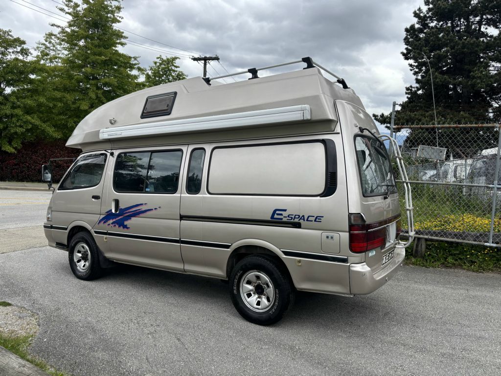 Toyota
                      hiace camper van