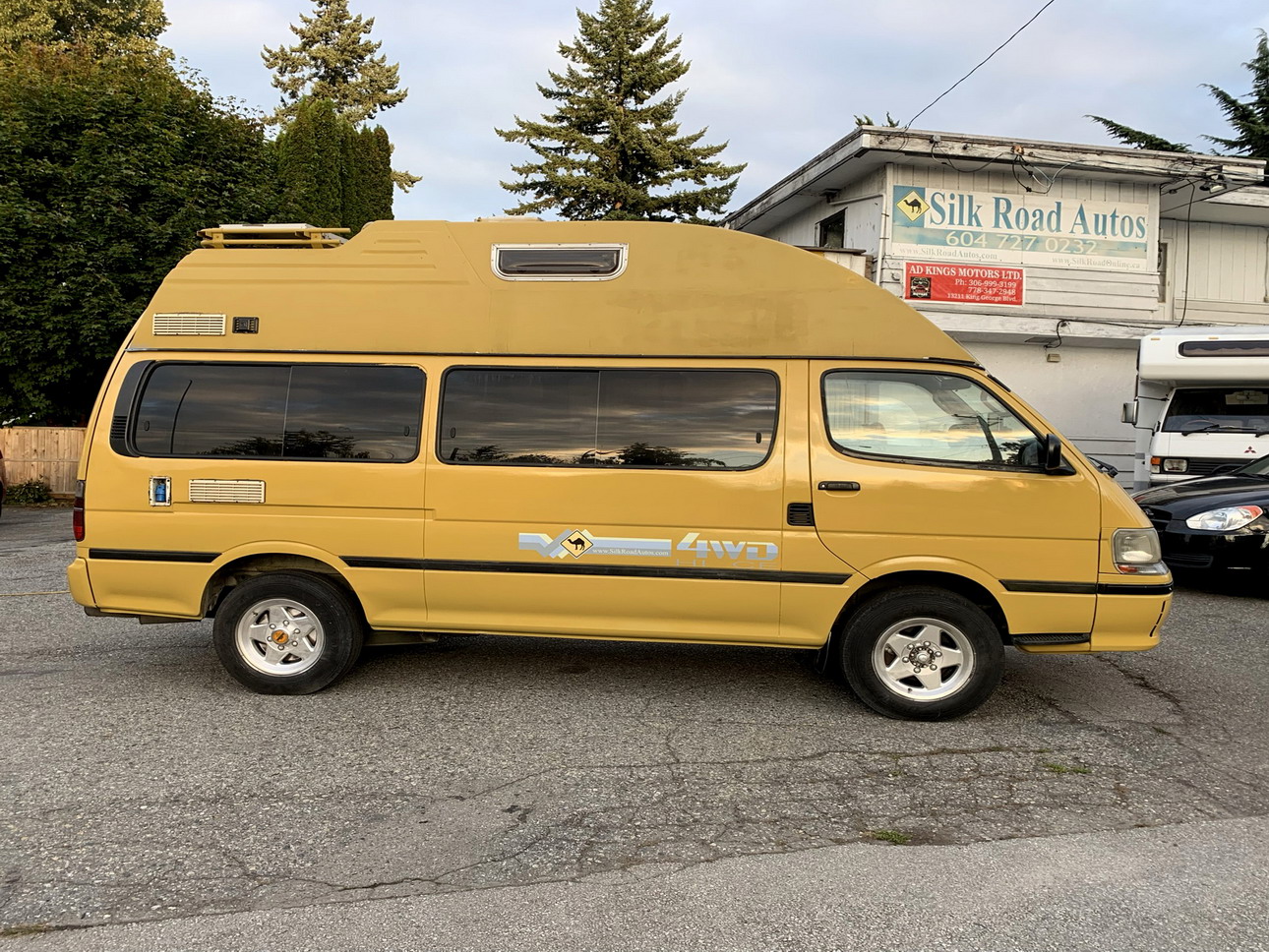 Toyota
                      hiace camper van