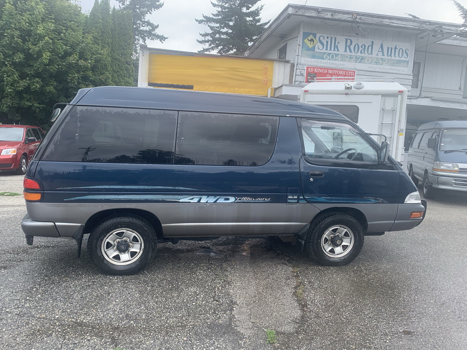 Toyota
                      hiace camper van