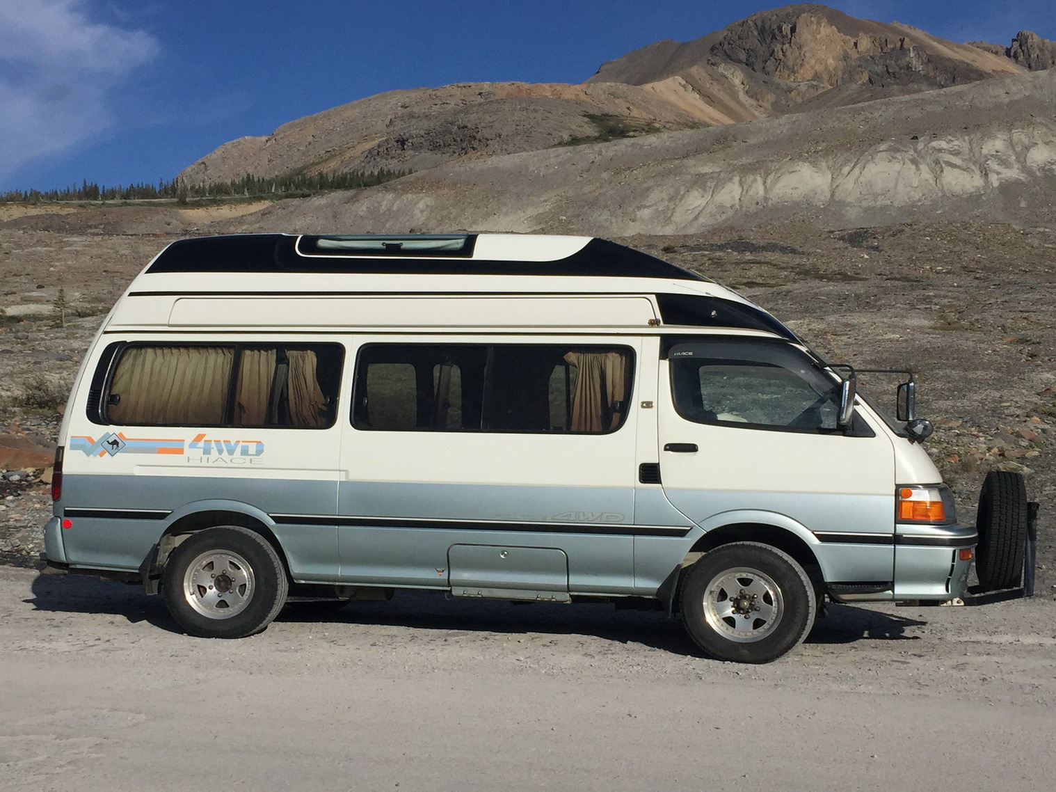 Toyota
                      hiace camper van