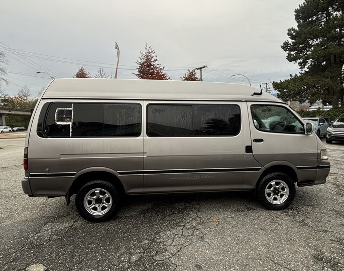 Toyota hiace camper
                                          van