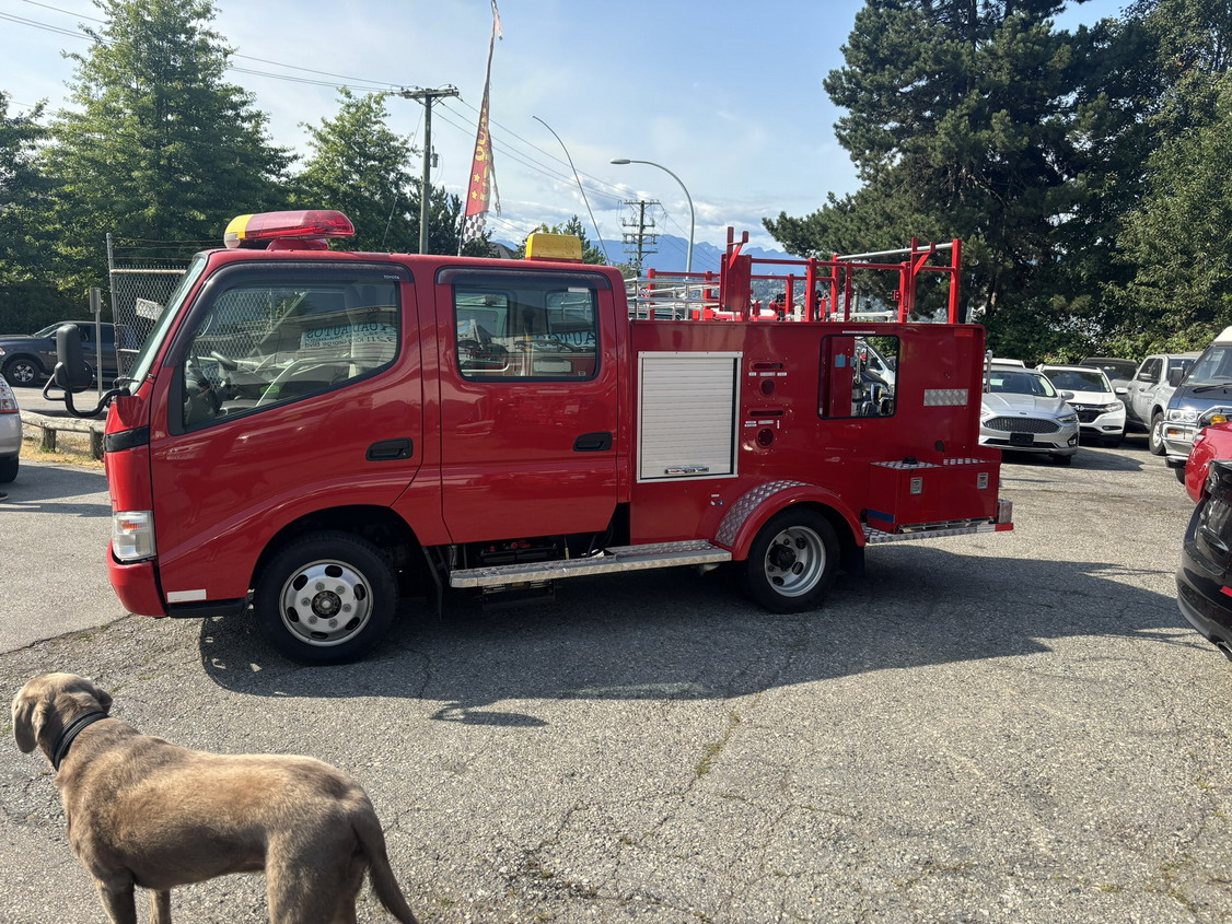 Toyota Dyna fire
                                            truck