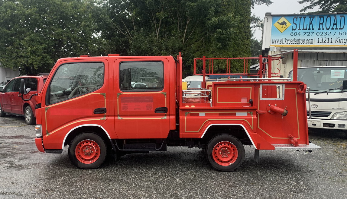 Toyota Dyna fire
                                                  truck